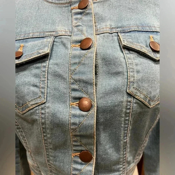 Forever 21 Cropped Jean Jacket Premium Denim Size Medium - Picture 3 of 5